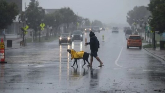 Decenas de miles de estadounidenses sin electricidad tras la llegada de la tormenta tropical Henri