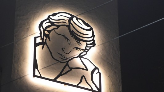 Inauguraron escultura de Sandro en el barrio de Boedo