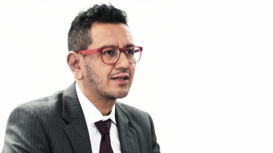 Piden la renuncia de un investigador mexicano que sostuvo: "El feminicidio es un acto de amor"