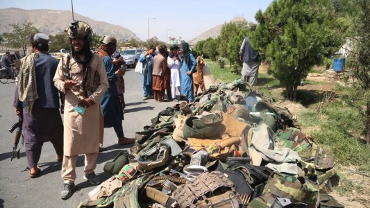 Los talibanes dieron un ultimátum para la entrega de bienes públicos y armas