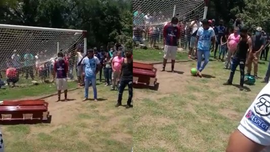 Jugaron al "Loco" con el ataúd de su amigo para despedirlo: "Siempre te recordaremos como un verdadero campeón"