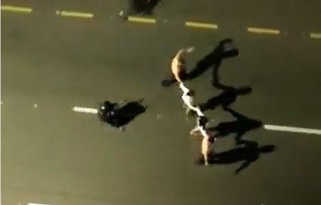 Ladrones roban banco y usan a rehenes como escudos humanos para huir