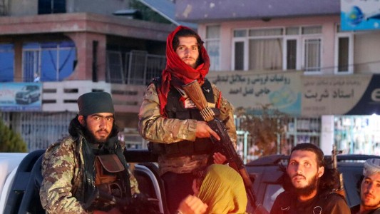 Denuncian que talibanes engañaron a un joven gay, lo golpearon y violaron brutalmente