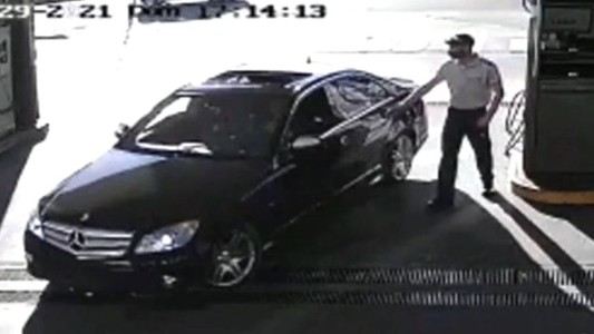 La Plata: un conductor de un Mercedes Benz fue a cargar nafta y se escapó sin pagar