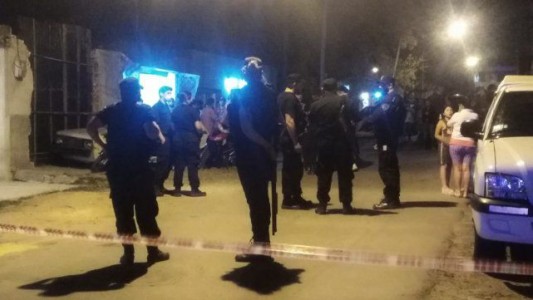 Sicarios en moto dispararon contra una heladería y mataron a una empleada de 22 años