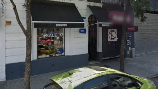 Intentó asaltar una zapatería en Palermo con un arma de juguete: terminó herido y detenido