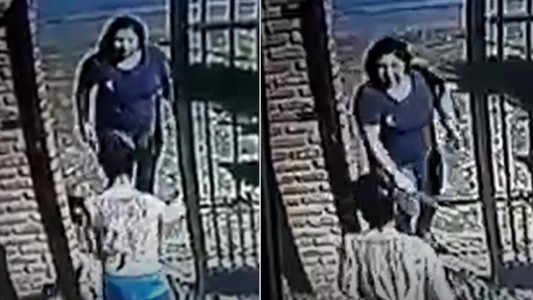 Video: atacó a cuchillazos a su vecina para exigirle que sacara la cámara de seguridad