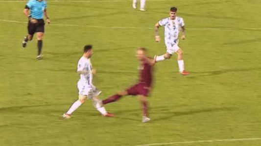 La brutal patada a Messi que paralizó corazones