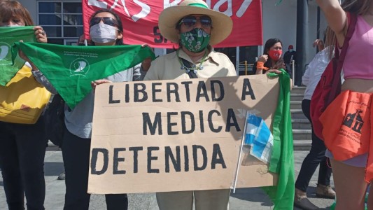 Ordenan la libertad de una médica detenida por practicar un aborto