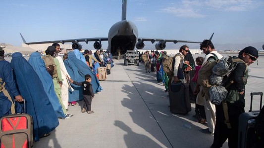 Reabrió el aeropuerto de Kabul para la llegada de ayuda humanitaria