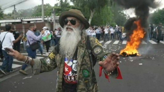 Salvadoreños en pie de guerra contra el bitcóin