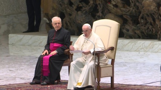 Papa Francisco denuncia "esclavitud" de las mujeres