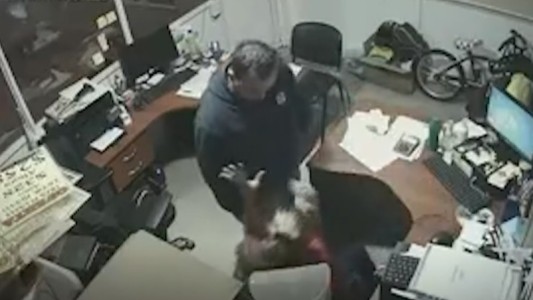 Le pegó a su ex, quedó grabado y está en libertad