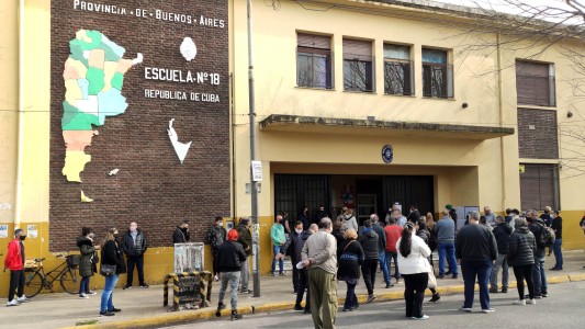 Al llegar a la mitad de la jornada eleccionaria, solo votó el 26% del padrón