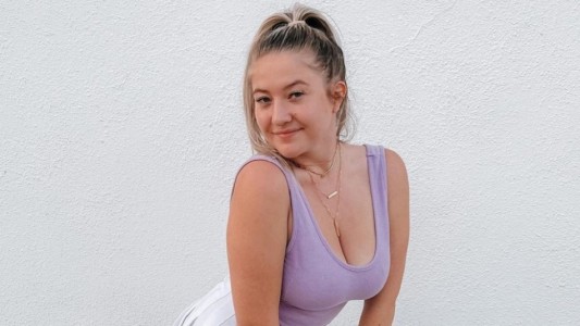 Gastó 10.000 dólares en una operación para reducir sus senos y meses después le volvieron a crecer