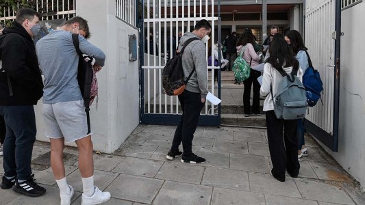 Grecia impuso restricciones por siete meses a quienes no estén vacunados