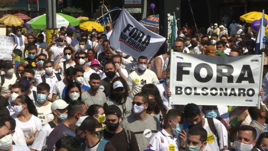 Multitudinarias protestas contra Bolsonaro en Brasil