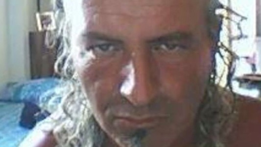 Mató a su madre, la desmembró y repartió sus partes en bolsas por las calles