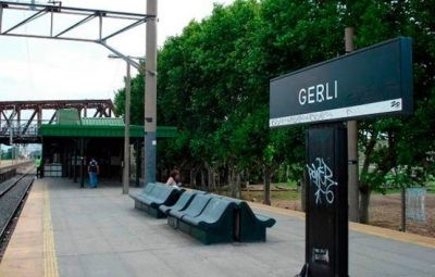 Le robaron y lo atropellaron con su propio auto: terminó apenas golpeado