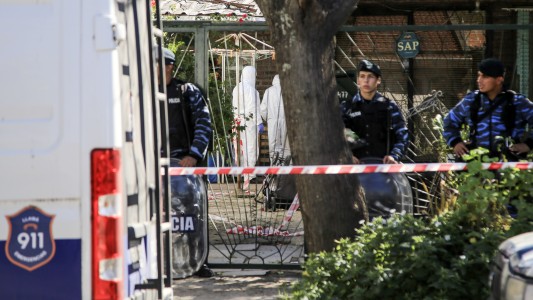 Uno de los acusados por el femicidio de Araceli Fulles intentó entrar con una faca al tribunal