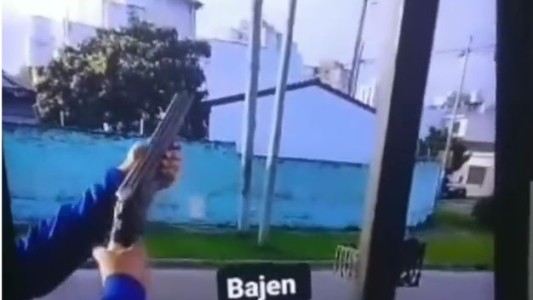 Se grabaron tirando tiros al aire, subieron el video a las redes y los fue a buscar la policía