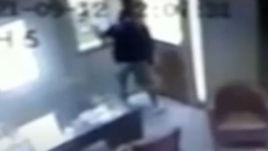 En medio de las elecciones, asaltaron a mazazos una joyería de Galerías Pacífico