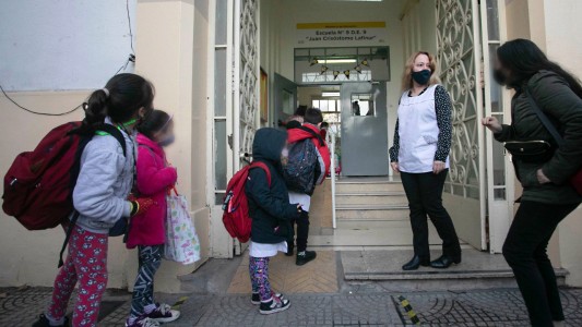 Nuevo protocolo en escuelas porteñas: cambios en burbujas y casos sospechosos