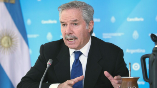 Solá renunció en pleno viaje a México