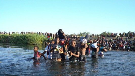 EE. UU. deporta en masa a cientos de haitianos