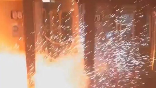 Así explotó una bicicleta al ser arrollada por el subte