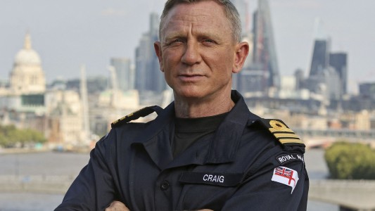 Designaron a Daniel Craig comandante de la Marina Real Británica, igual que James Bond