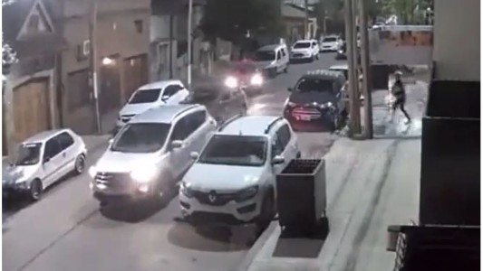 Delincuentes roban la caja registradora de un comercio y el dueño los corre a los tiros