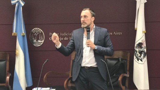 Ordenan a un banco que suspenda el cobro de un crédito obtenido mediante una estafa