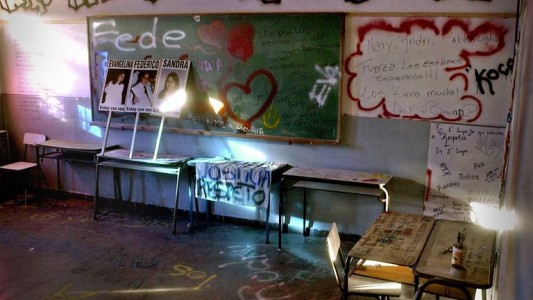 El aula donde ocurrió la tragedia de Carmen de Patagones se transforma en un espacio "para honrar la vida"