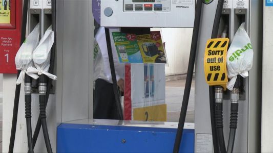 Se agrava la escasez de combustible en Reino Unido por la falta de transportistas