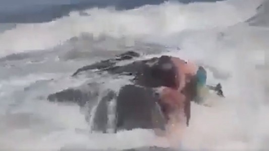El fallido rescate de un profesor de fitness a una chica en el mar embravecido de una playa española: ambos murieron