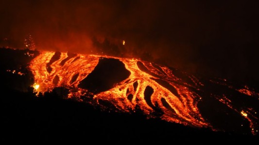 ¿Cuáles son las causas que hacen que un volcán entre en erupción?