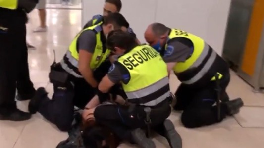 Despiden a guardia de seguridad por agredir brutalmente a una mujer trans