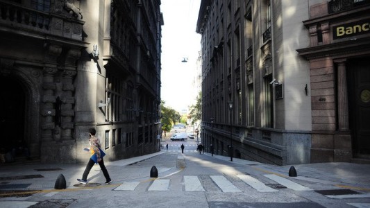 Detienen a un "motochorro" que robó una mochila con casi 5 millones de pesos