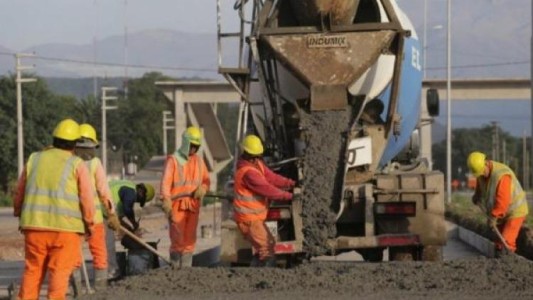 Manzur y ministros presentaron en la Uocra el programa "A construir"