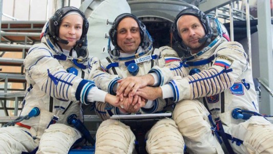 "Ganarle a la Nasa y a Space X": partió el equipo que filmará la primera película en el espacio