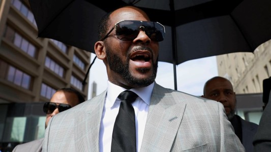 YouTube eliminó el canal del cantante R. Kelly tras su condena por tráfico sexual