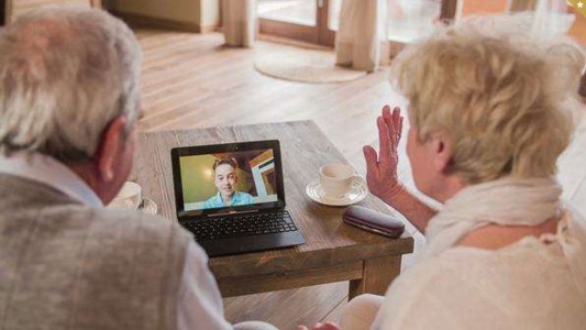 Los mayores de 75 se amigan con la tecnología, según un estudio del INDEC