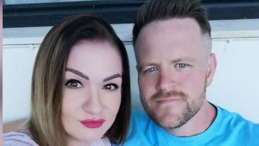 Tienen 35 años y ya son abuelos: "La gente piensa que el bebé es nuestro hijo"