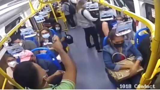 Pánico en un colectivo: delincuentes armados le roban a los pasajeros