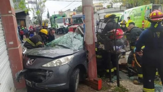 Video: impactante choque entre un camión recolector de basura y un auto en Gerli