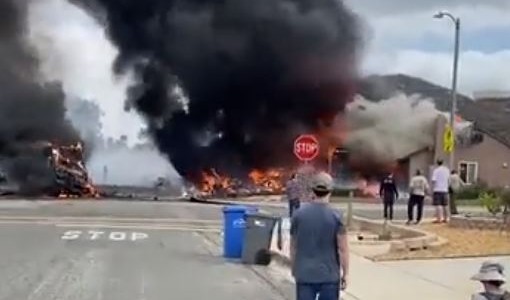 Video: una avioneta se estrelló sobre un vecindario en la ciudad de San Diego