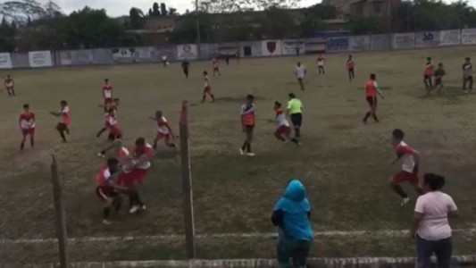 Video: Batalla campal en un partido de inferiores