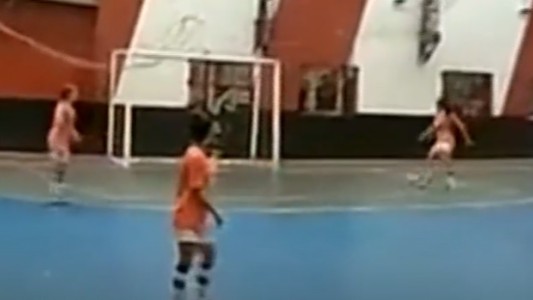 Escándalo en el Futsal femenino: se hicieron cuatro goles en contra para asegurarse un mejor cruce