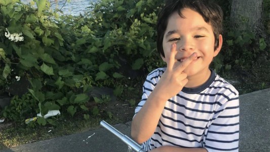 Detuvieron a una mujer por matar de hambre al hijo de 7 años de su novio: el nene pesaba 15 kilos